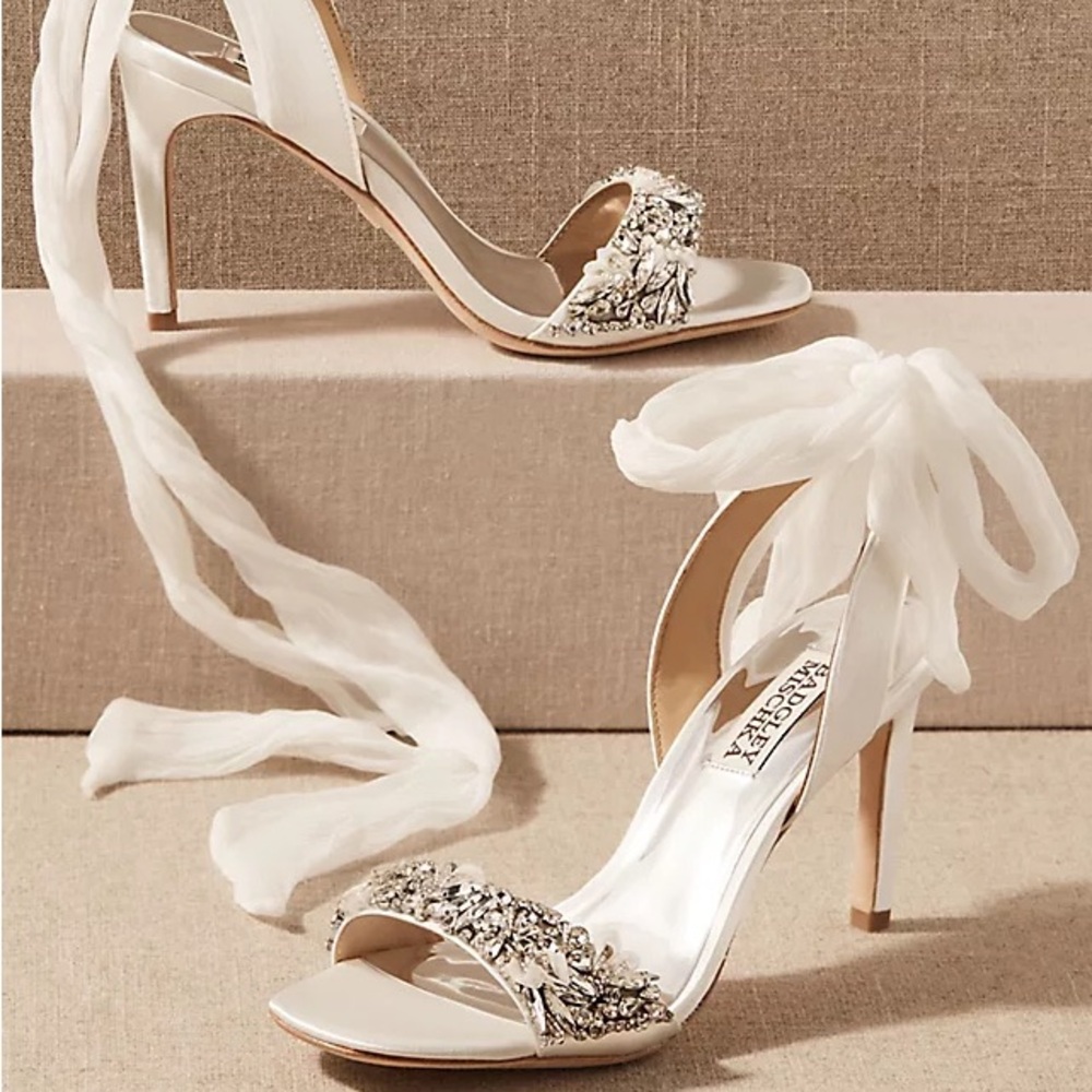 NEW Badgley Mischka Bobbie Heels with Crystal Accents
